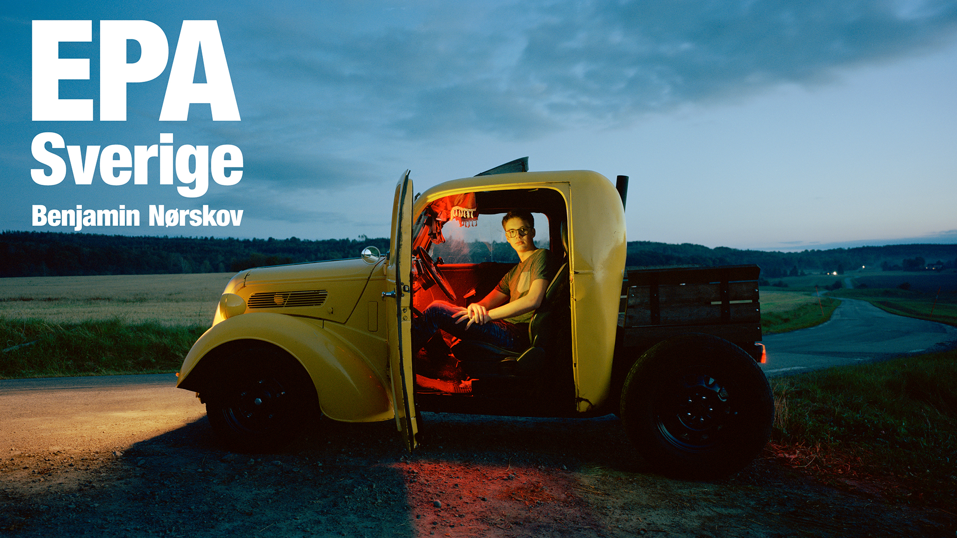 Ung kille i sin Epa traktor