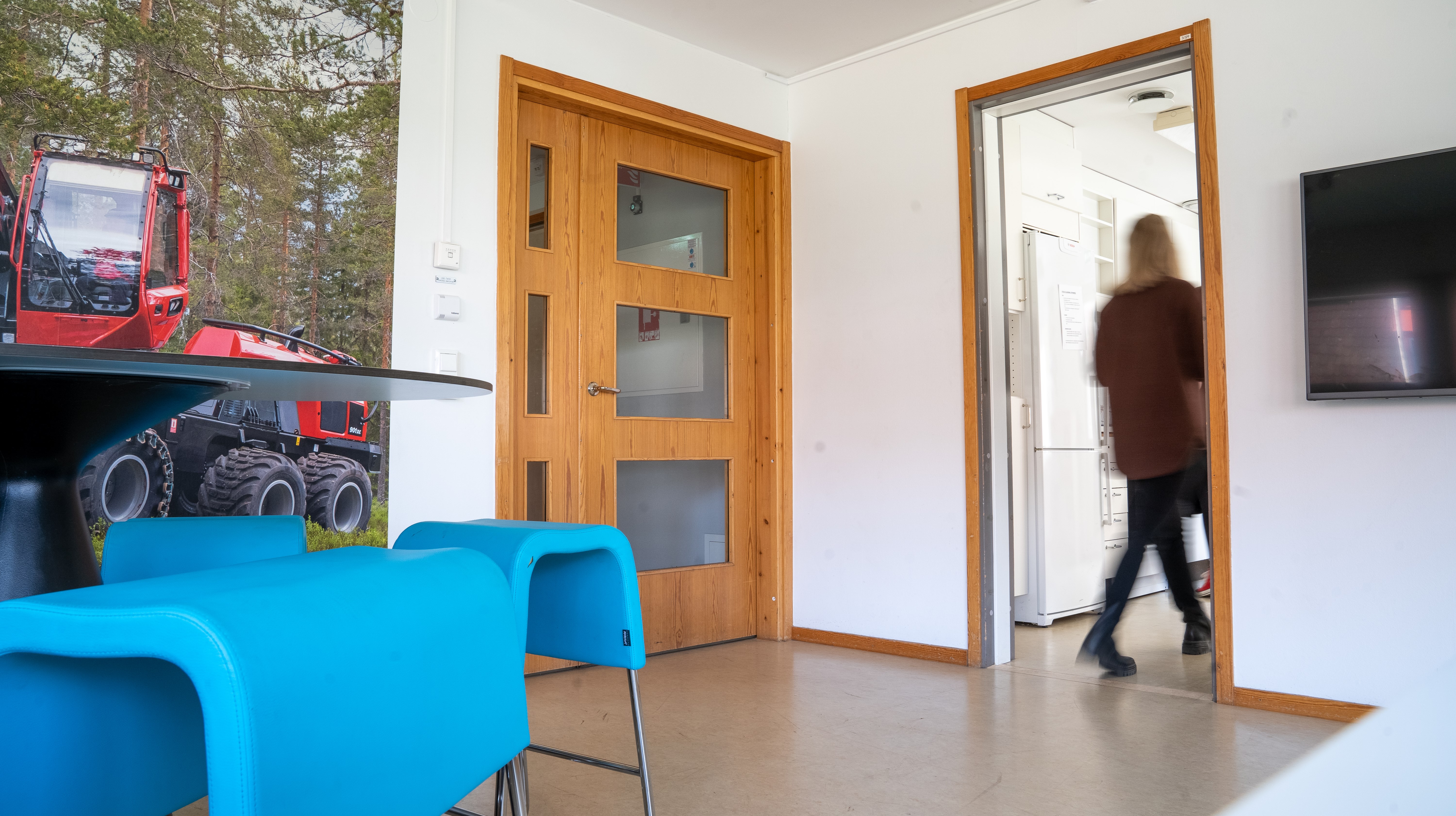 Interiörbild av uppehållsrum på internatboendet