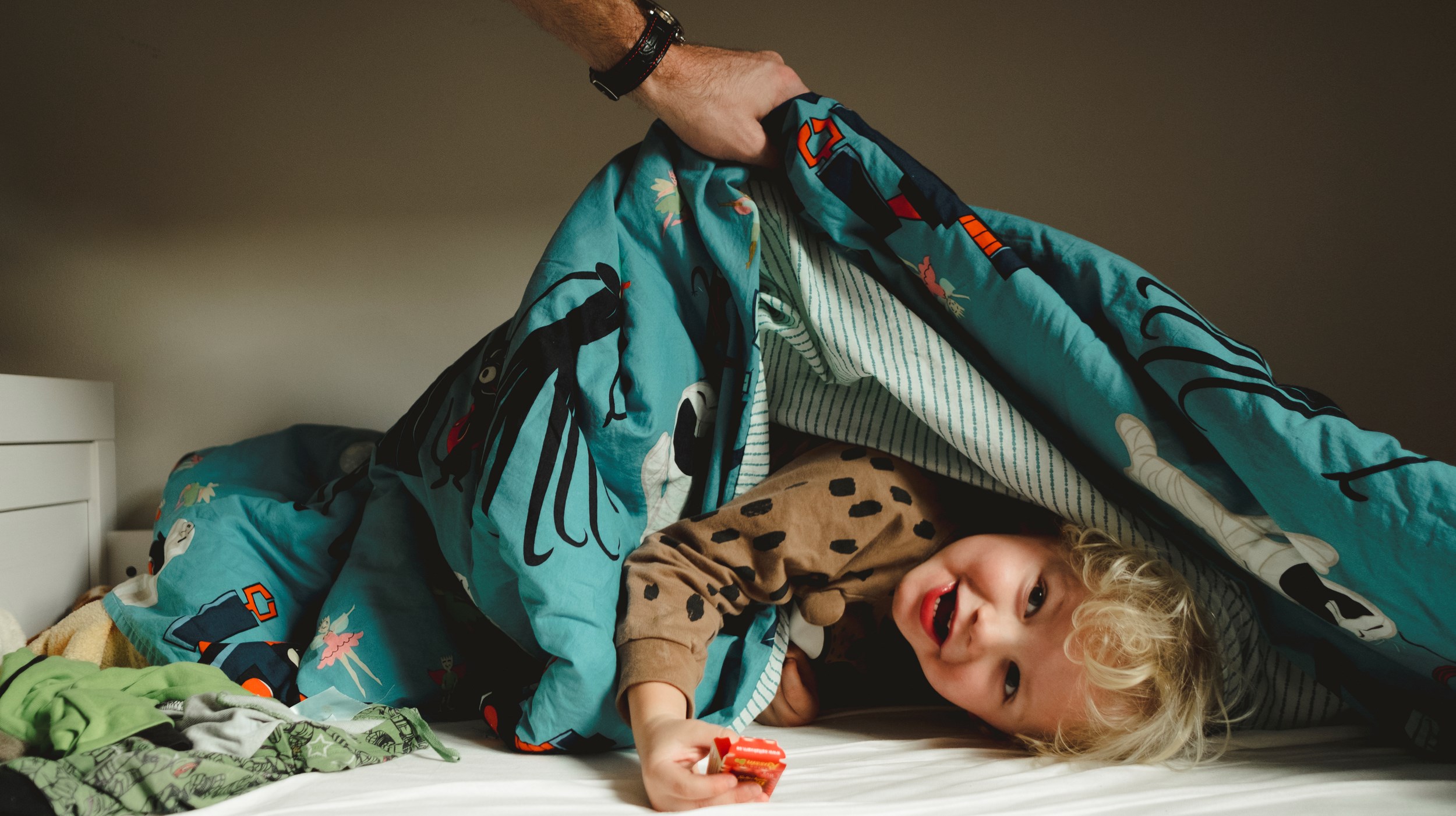 Barn under ett täcke