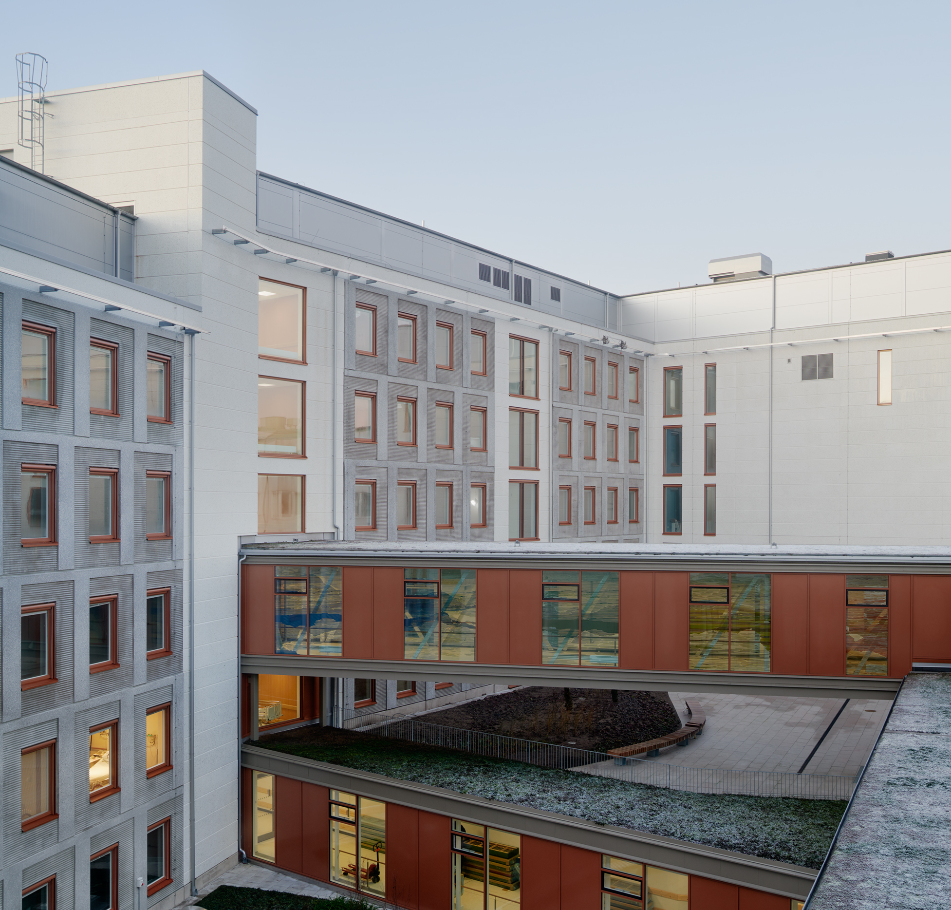 Gångförbindelse mot vårdbyggnaden