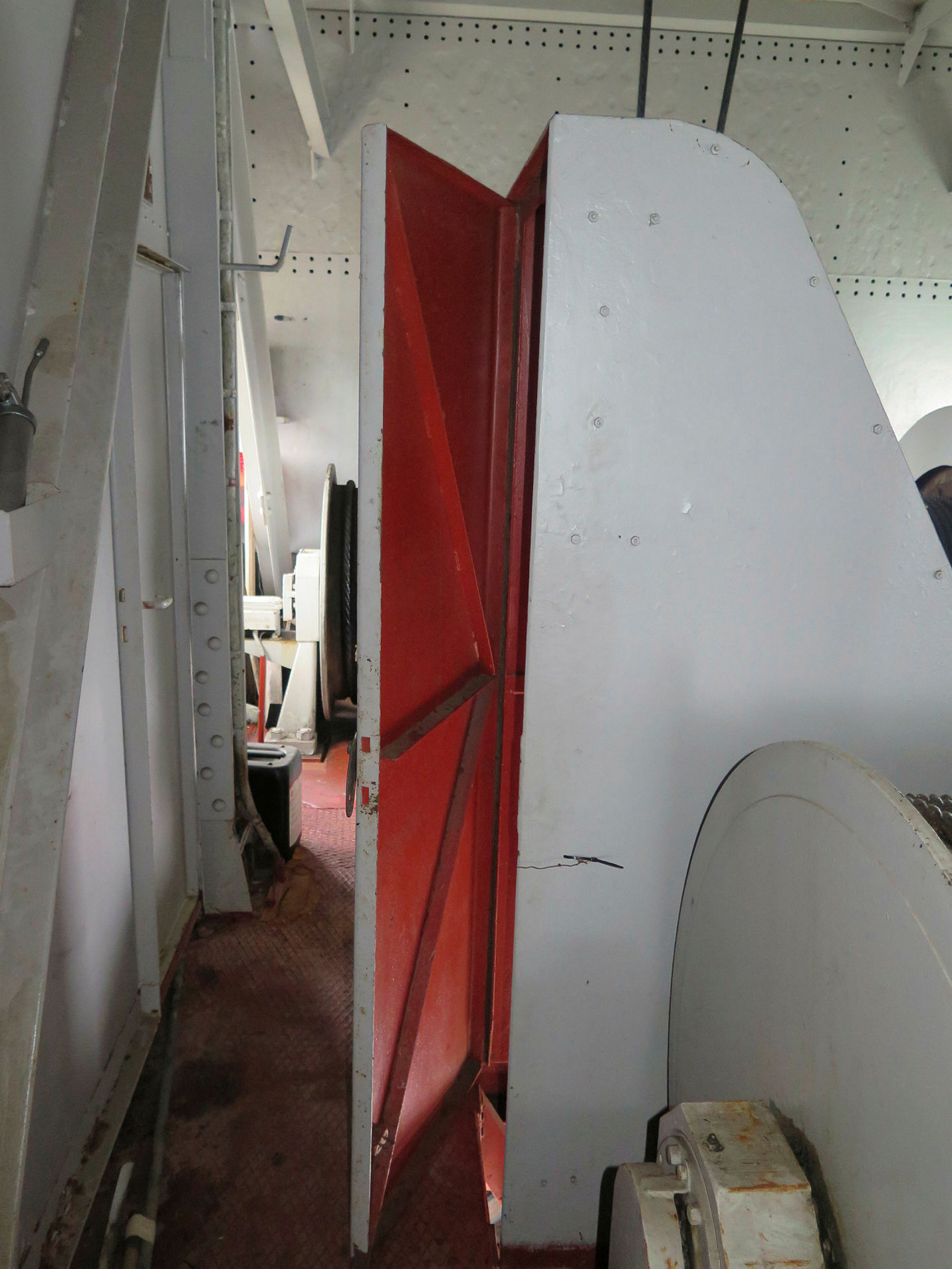 Inifrån kran 43, dörren som leder ut